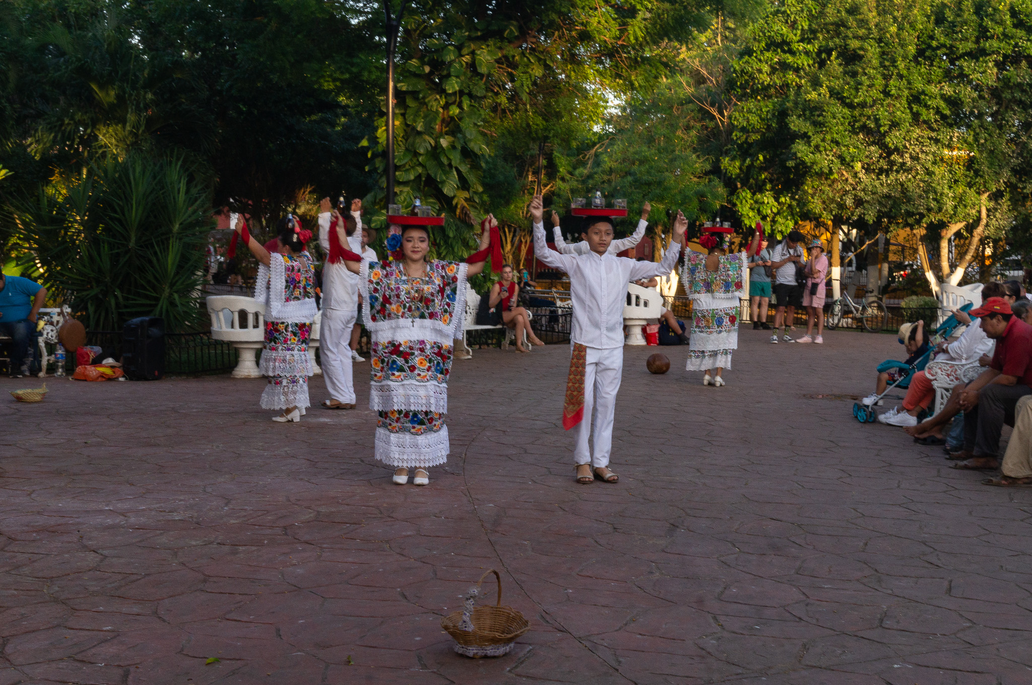 Jaraneros parque central de Valladolid Yucatán.