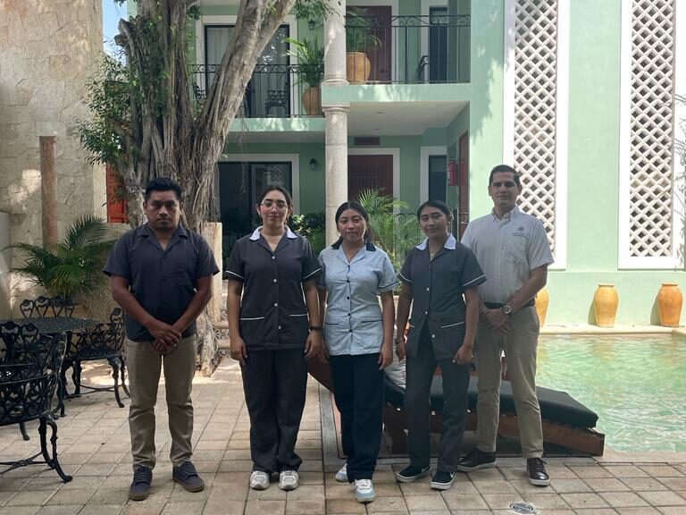 Equipo personal de trabajo del hotel Doramas suite Boutique de Valladolid Yucatán.