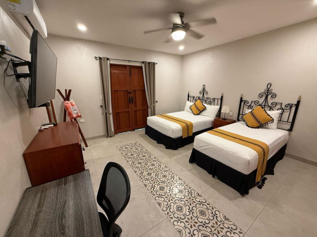 Recamara de la suite Ek Balam del Hotel Doramas de Valladolid Yucatán